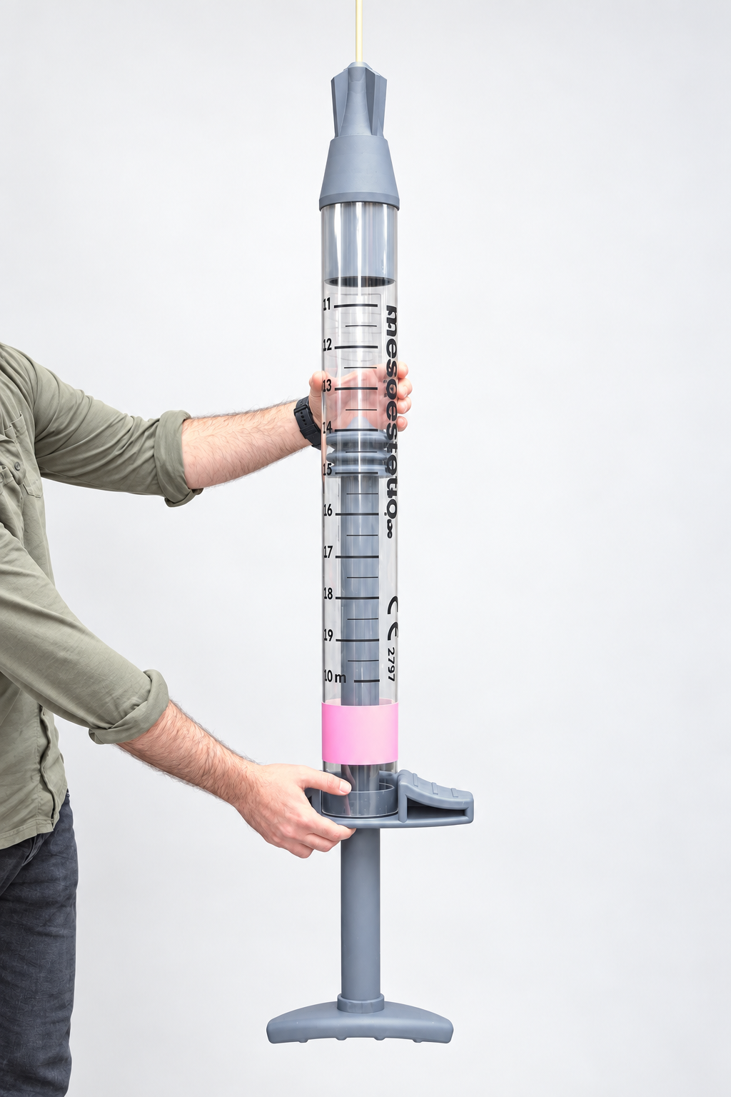 Custom oversized syringe prop για event της Dermanovo, 002